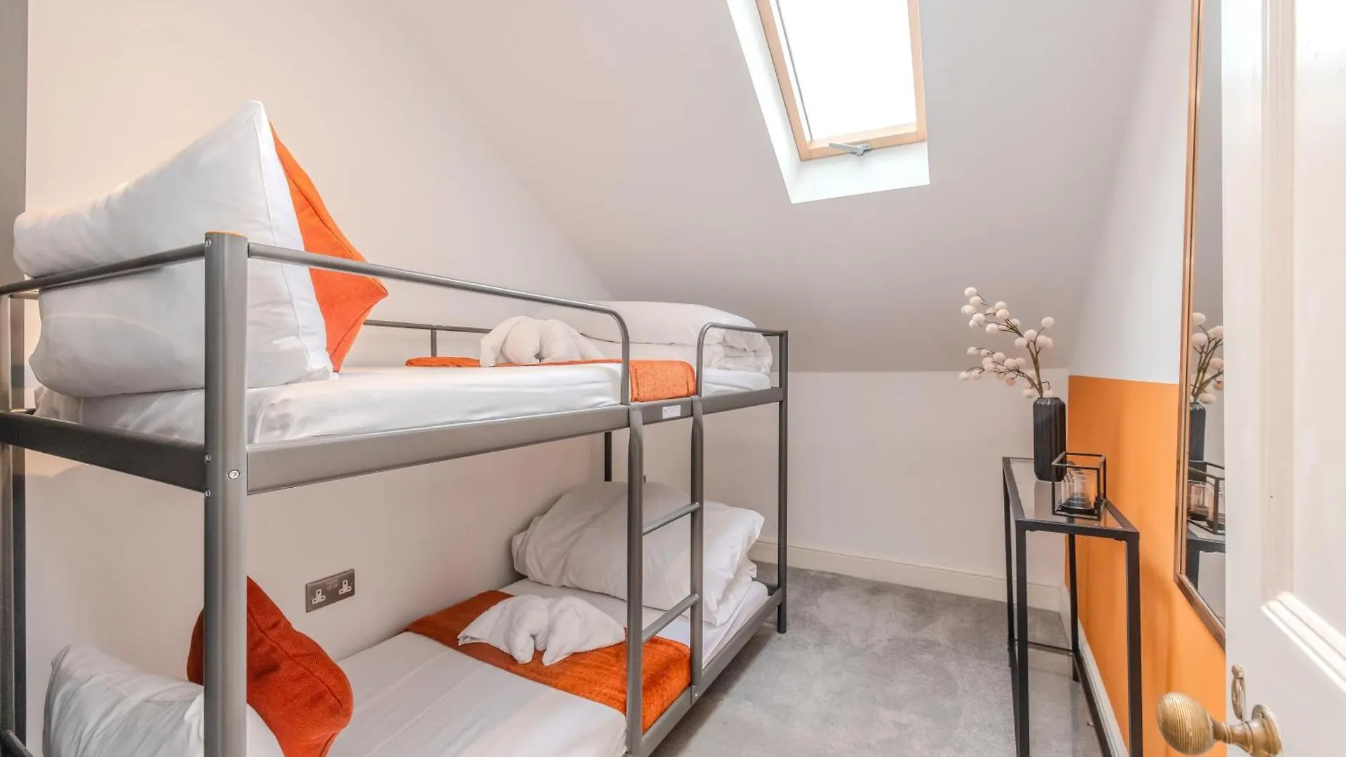 Stylish 2-Br Apt For 7 Guests Plus Free Parking In Church Road Brighton 0*,  Reino Unido