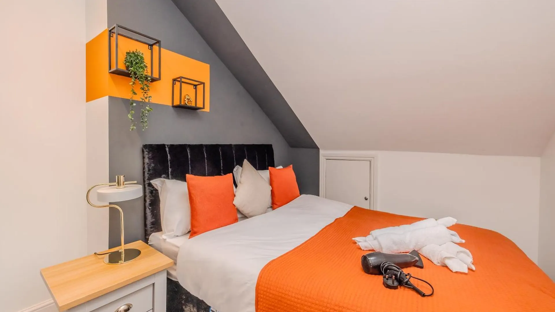 Stylish 2-Br Apt For 7 Guests Plus Free Parking In Church Road Brighton United Kingdom