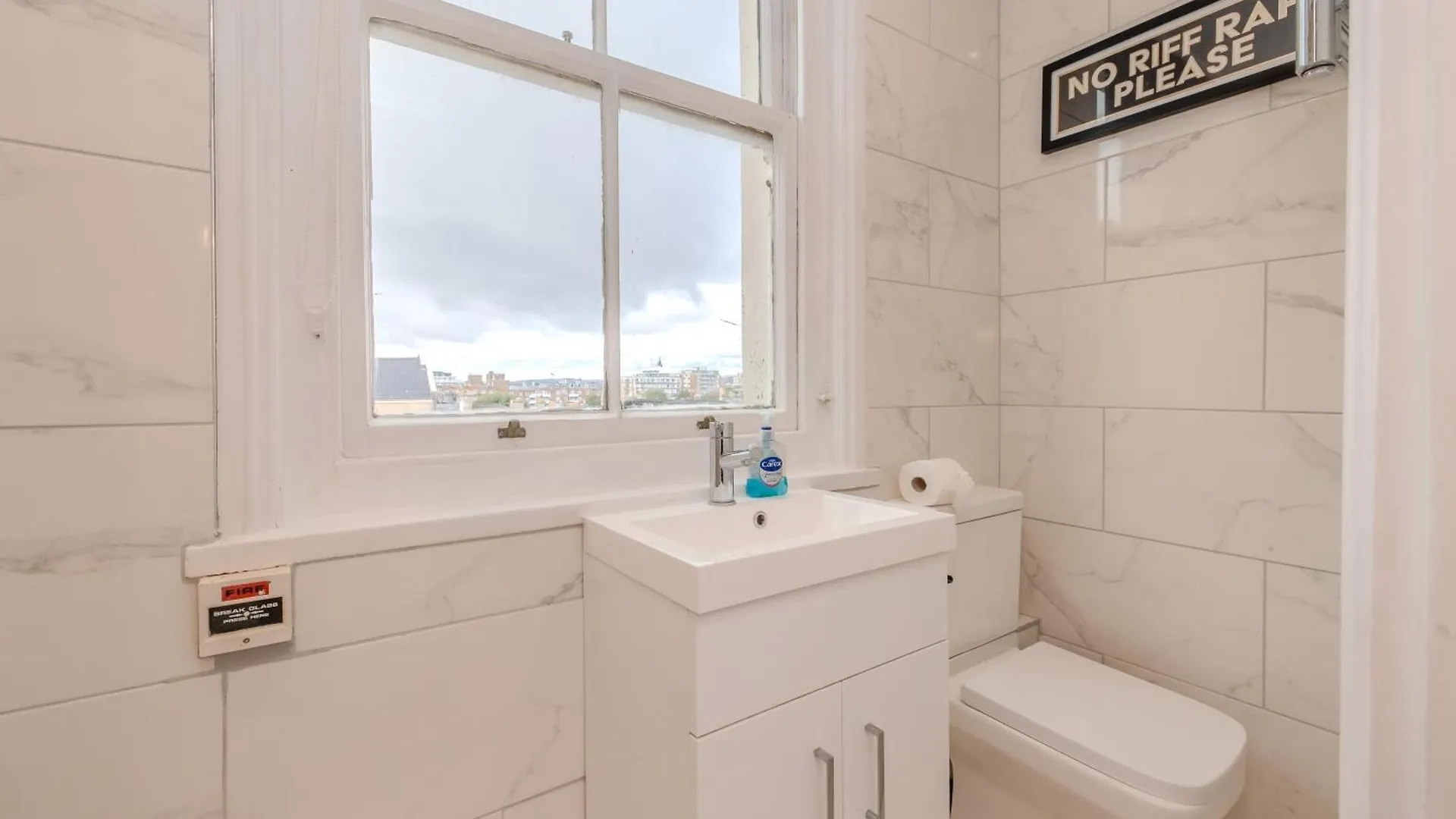 Stylish 2-Br Apt For 7 Guests Plus Free Parking In Church Road Brighton Apartment