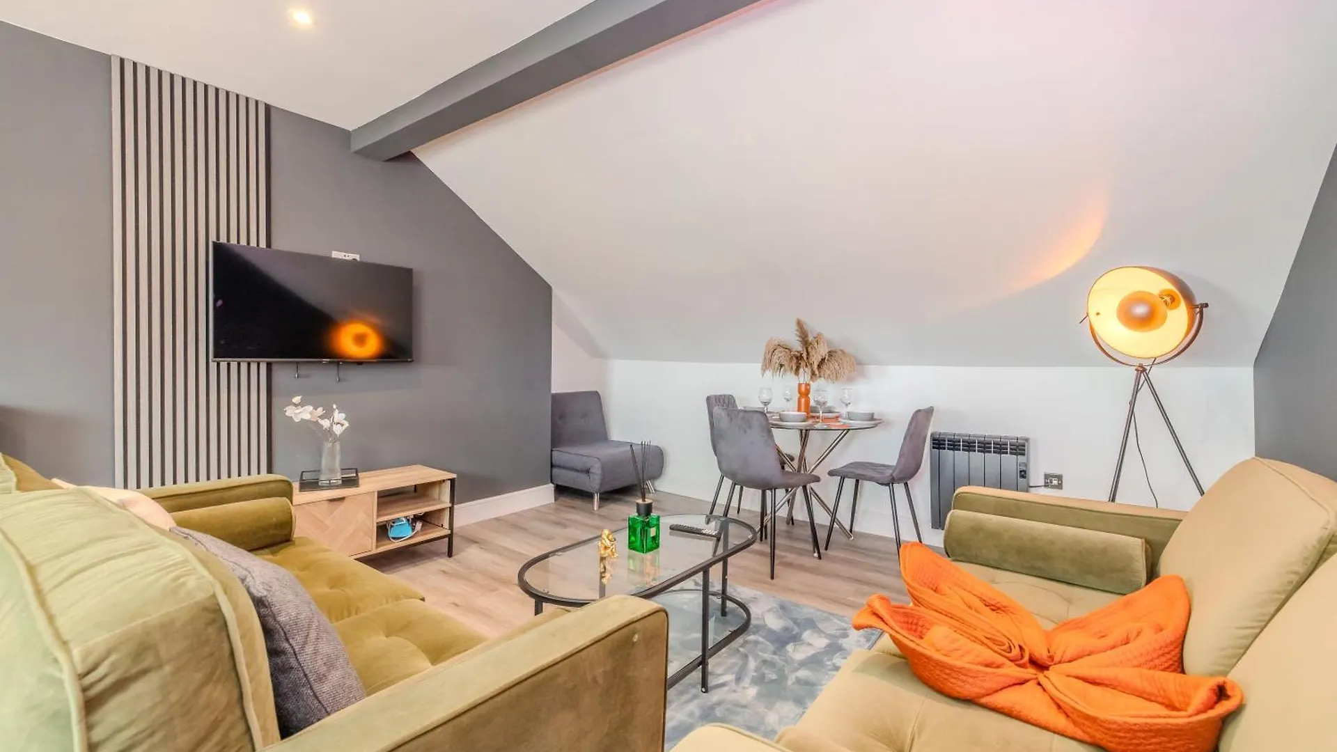 Stylish 2-Br Apt For 7 Guests Plus Free Parking In Church Road Brighton United Kingdom