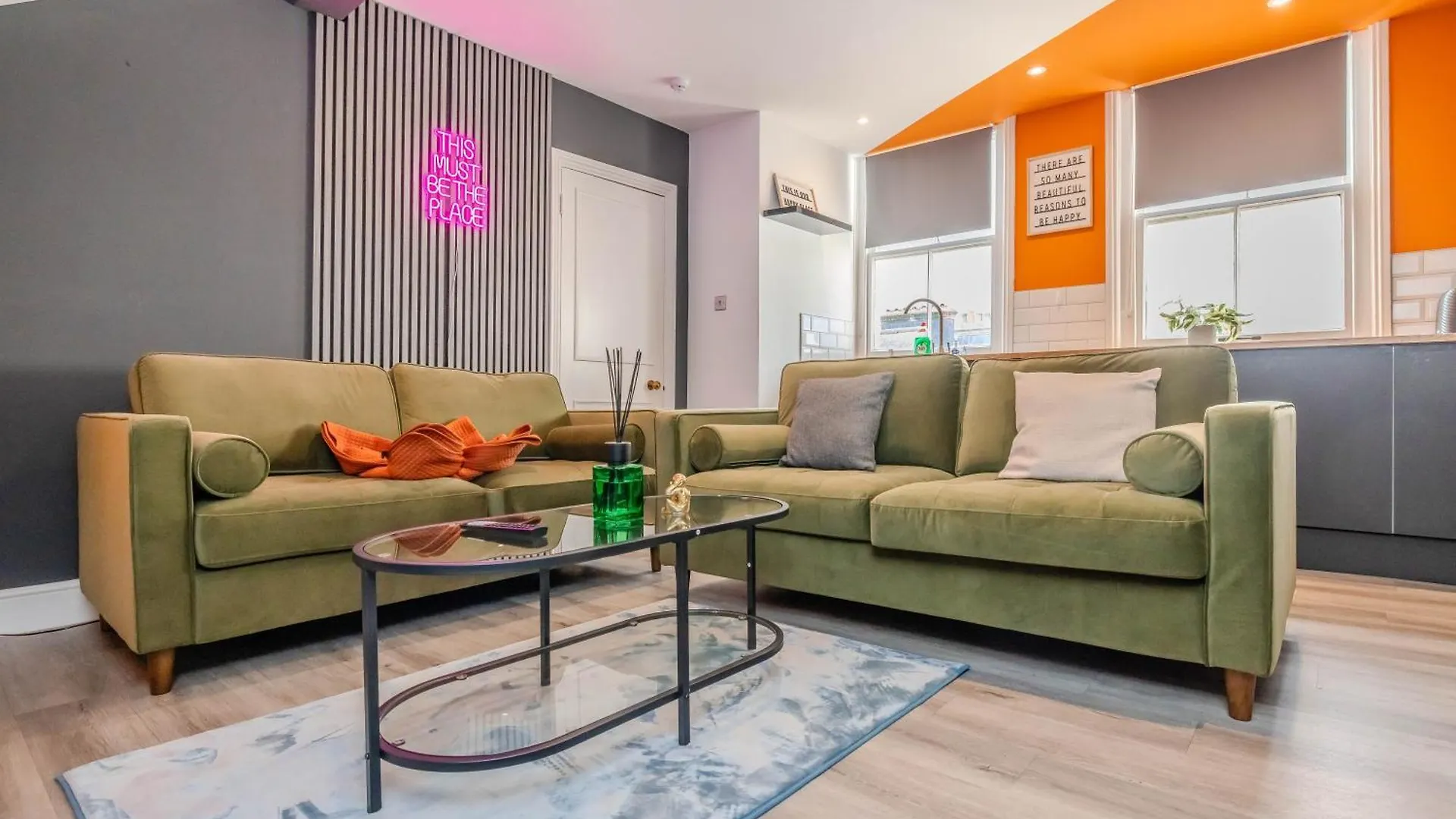 Stylish 2-Br Apt For 7 Guests Plus Free Parking In Church Road Brighton Apartment