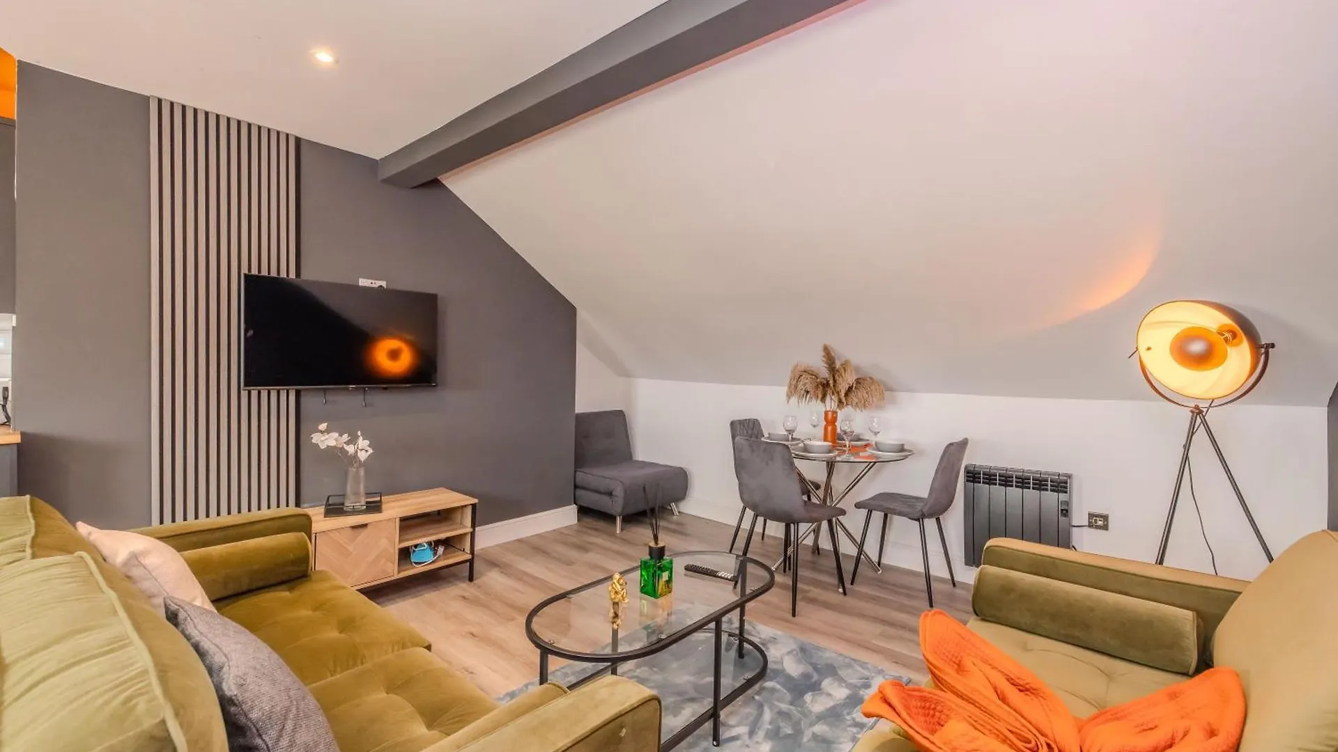 Apartment Stylish 2-Br Apt For 7 Guests Plus Free Parking In Church Road Brighton