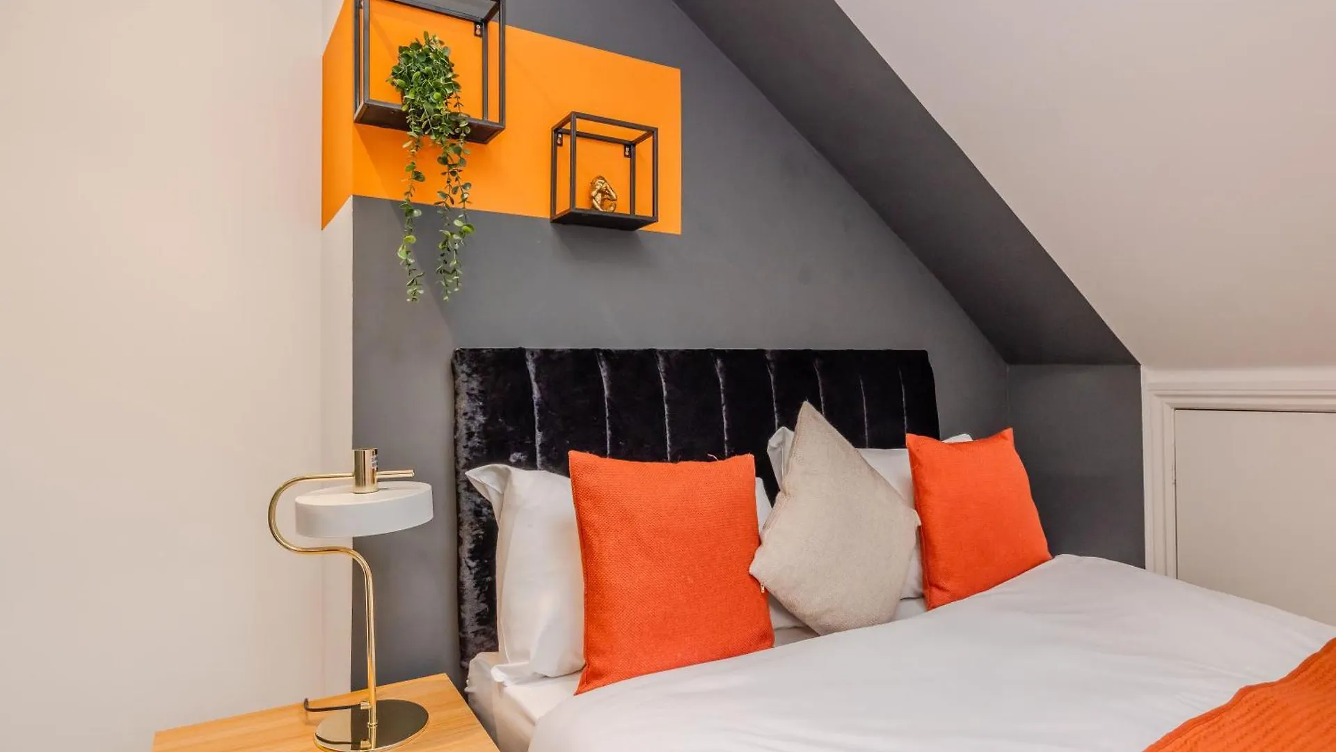 Apartment Stylish 2-Br Apt For 7 Guests Plus Free Parking In Church Road Brighton