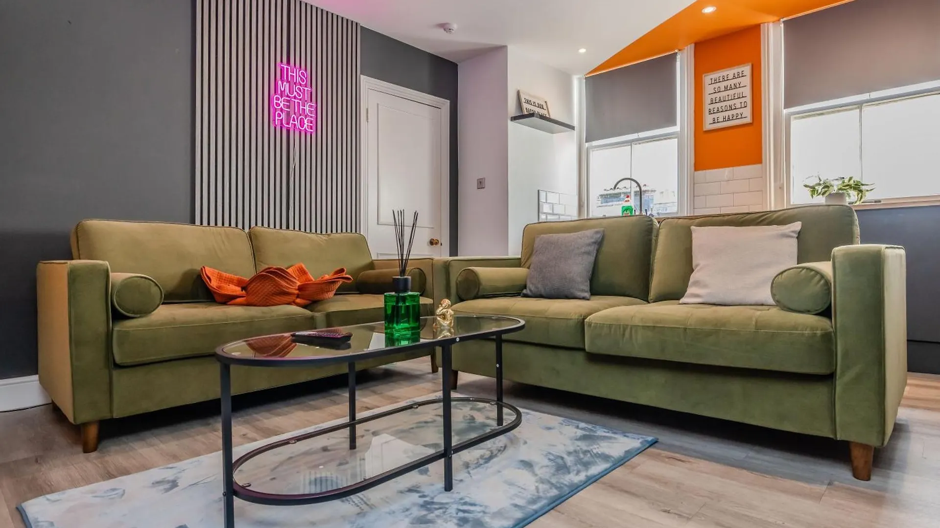 Stylish 2-Br Apt For 7 Guests Plus Free Parking In Church Road Brighton 0*,