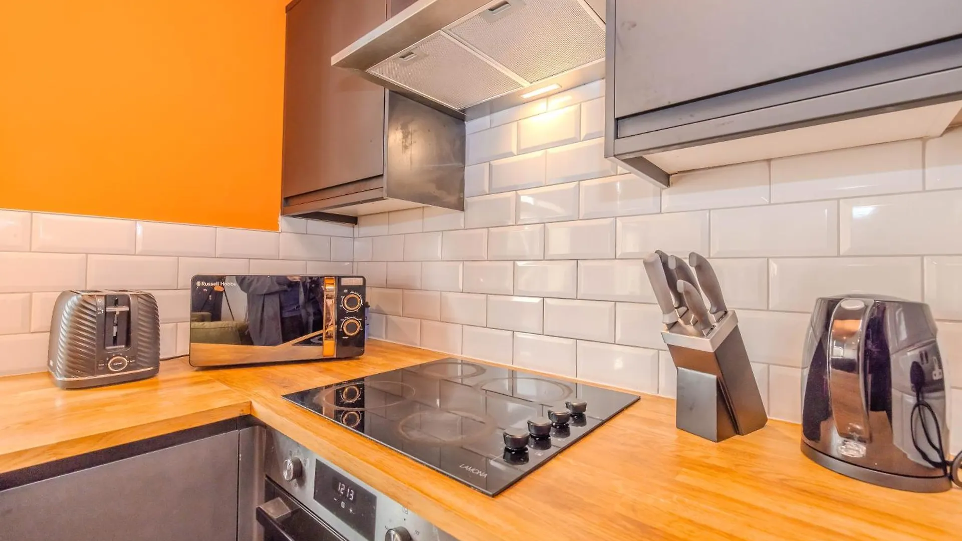 Stylish 2-Br Apt For 7 Guests Plus Free Parking In Church Road Brighton Apartment