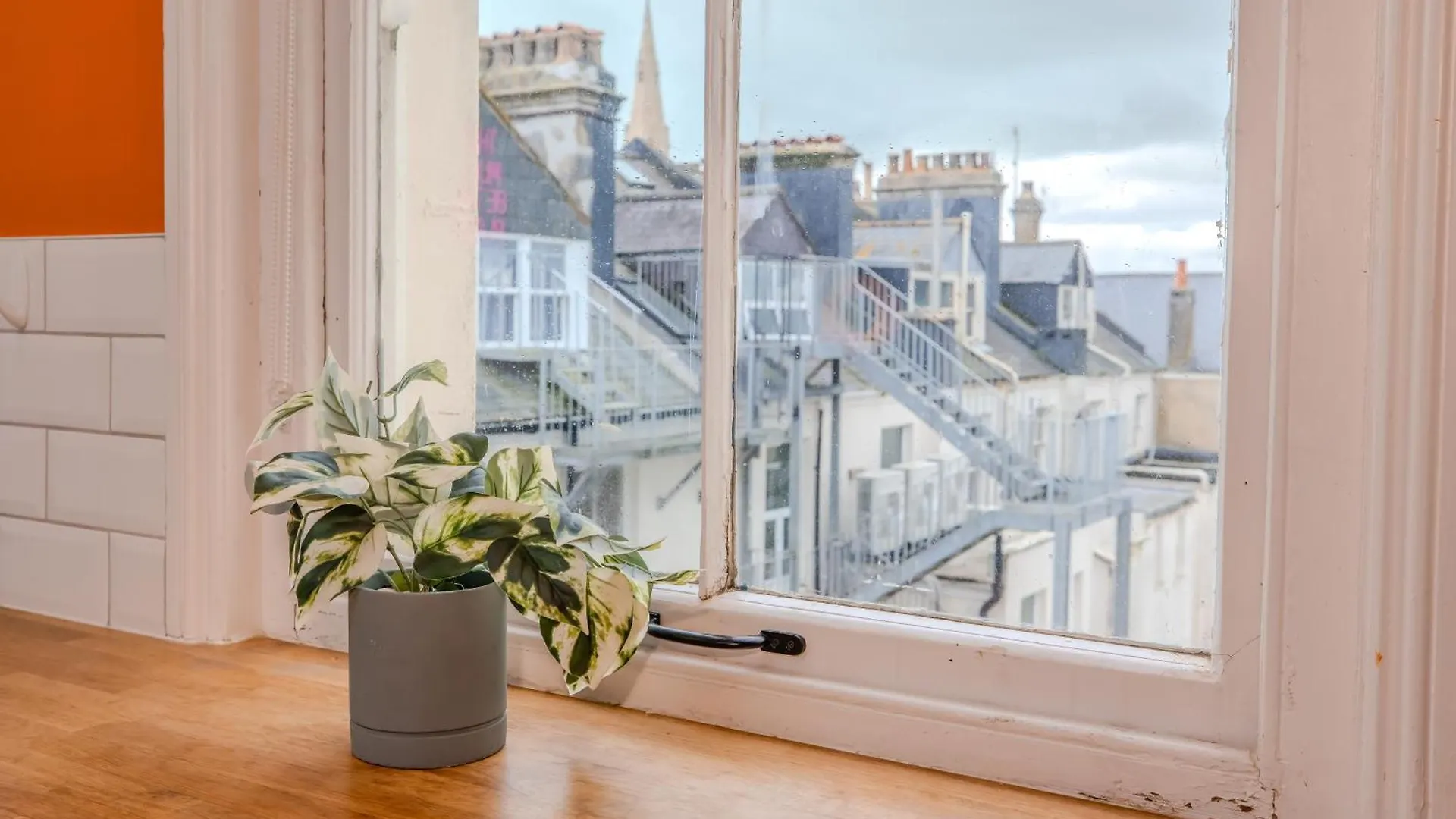Stylish 2-Br Apt For 7 Guests Plus Free Parking In Church Road Hove 0*,  Velká Británie